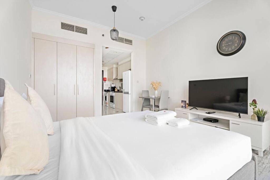 Stonetree - Modern Studio - Carson A *