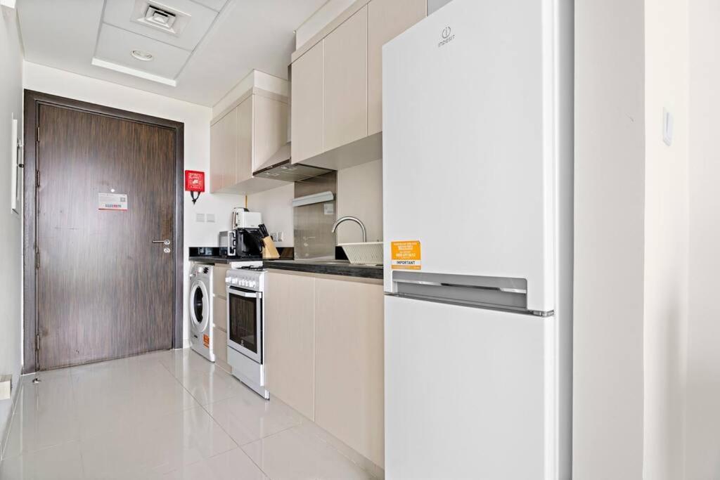 Stonetree - Modern Studio - Carson A *